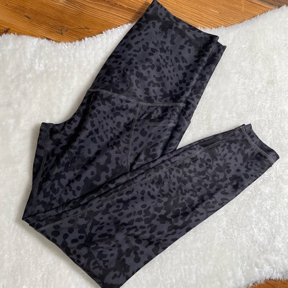 Old Navy Maternity Full-Panel PowerSoft Side Pocket 7/8 Length Legging Leopard S - Picture 2 of 8